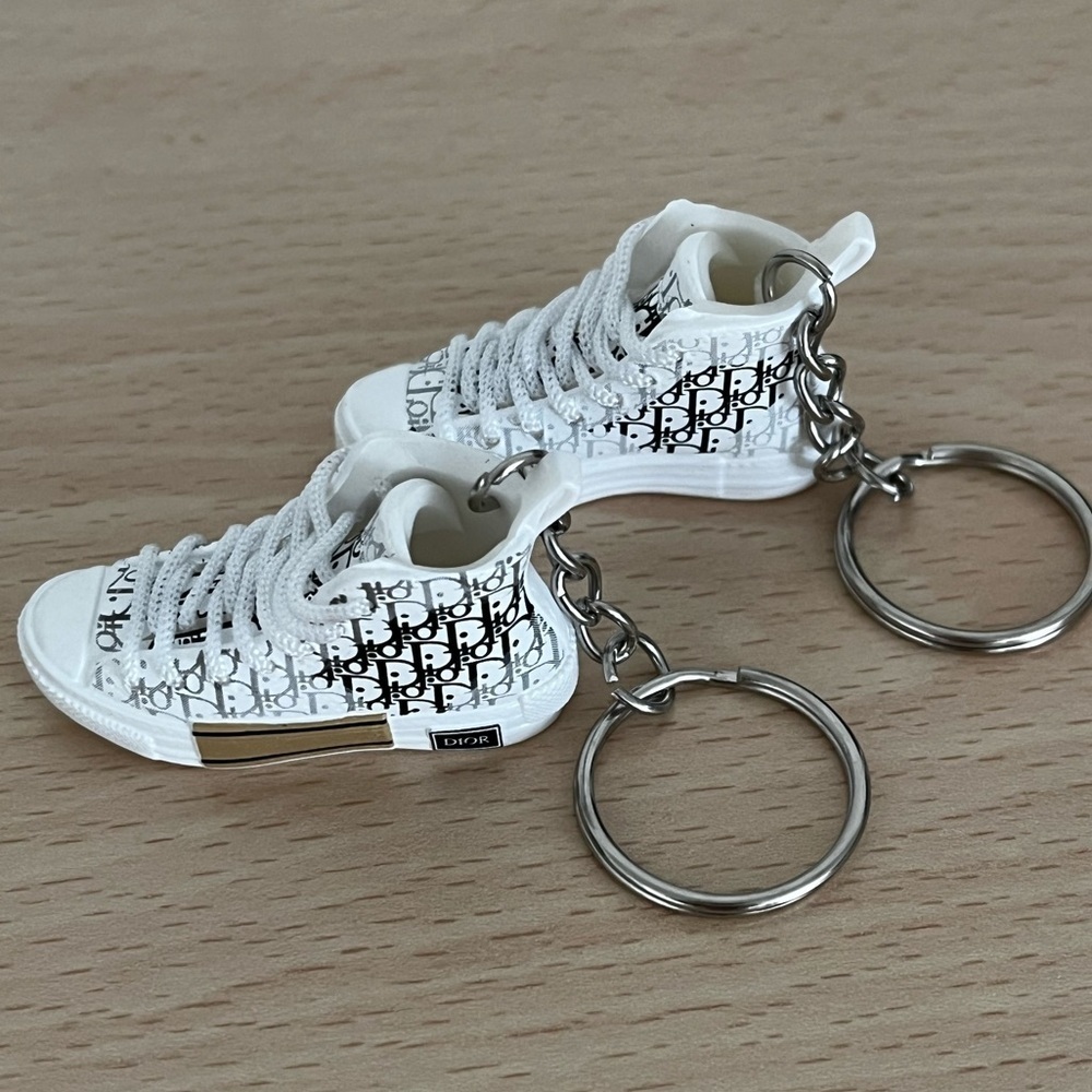 3D Mini White and Black Fashion Sneaker Keychain BNIB - Picture 3 of 14